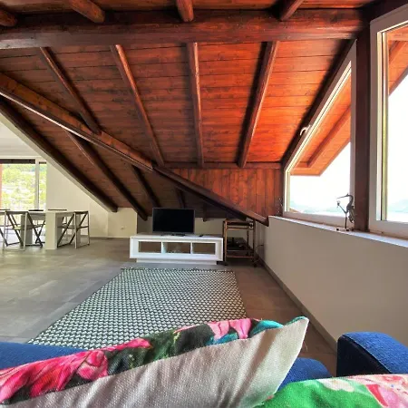 דירה La Rondinella - Loft With Fantastic View On Lake Como ארגגנו