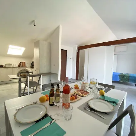 דירה La Rondinella - Loft With Fantastic View On Lake Como ארגגנו